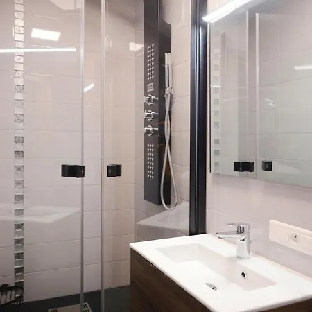 2bdr Reine Astrid Apartament